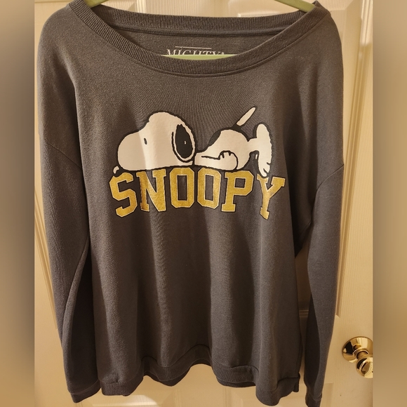 Peanuts Tops - Snoopy Long Sleeve